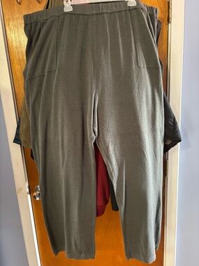 DG2 by Diane Gilman Gray Wide Leg Knit Pants